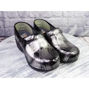 Dansko XP 2.0  Pewter Brush Marbled Patent Clog Women's 38 Silver Black